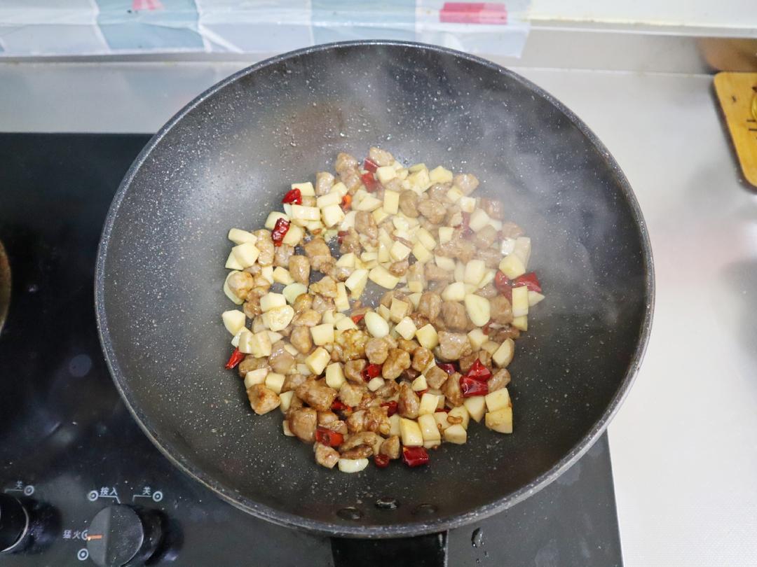 下饭菜酱辣杏鲍菇牛肉粒❗️香辣开胃，酱香十足家常菜的做法 步骤8