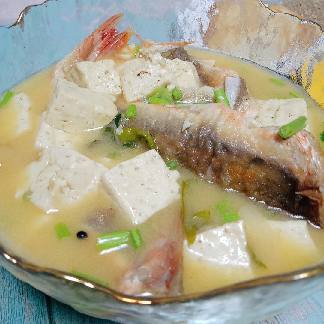 泽霖豆豆做的红头鱼炖豆腐