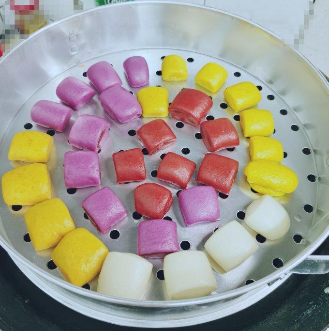 五彩奶香豆沙小馒头