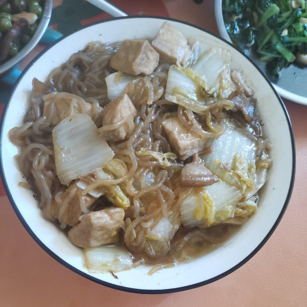 超级简单白菜炖冻豆腐