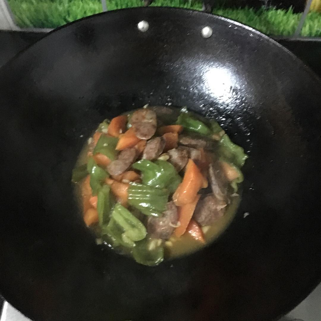 胡萝卜炒腊肠