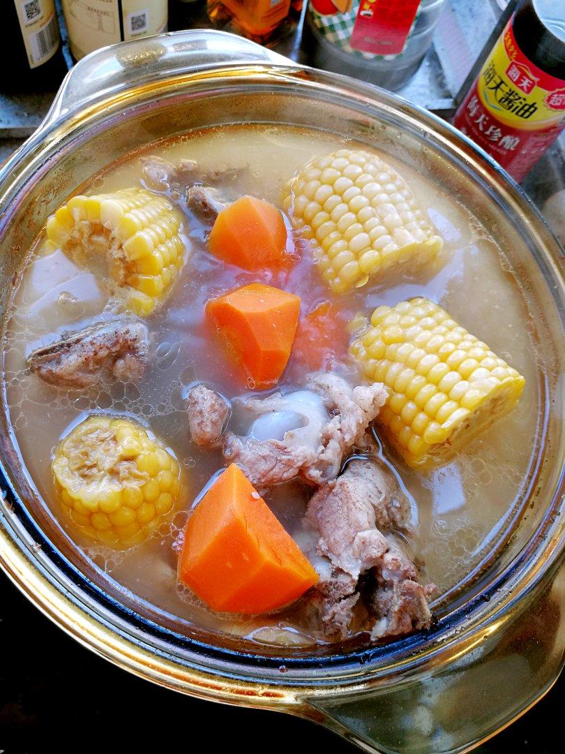 骨头汤（筒子骨玉米胡萝卜汤）