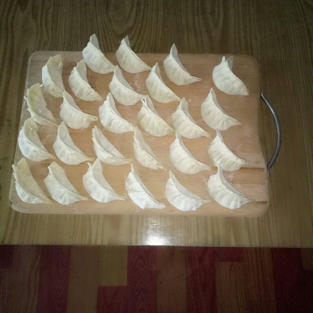 韭菜猪肉饺子(最简单最好吃又最多汁的饺子)