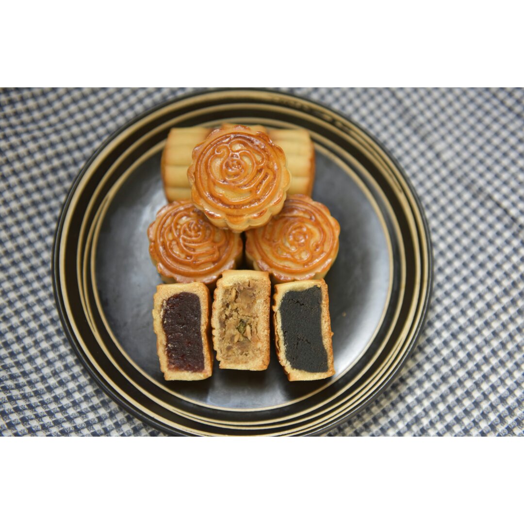 广式月饼—蛋黄莲蓉月饼