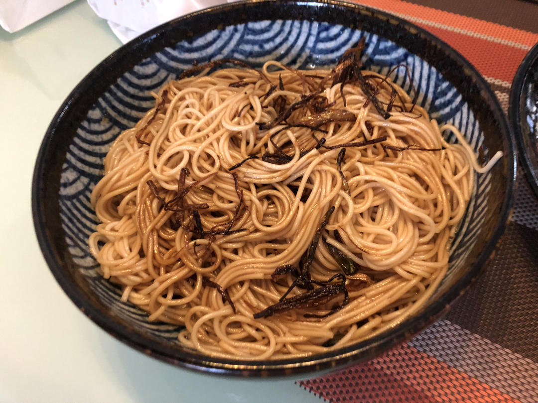 10分钟搞定的一碗葱油拌面