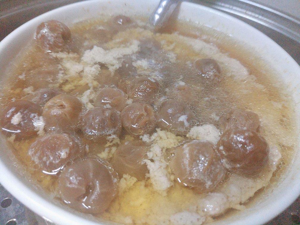 软萌萌的汉子做的桂圆肉饼汤