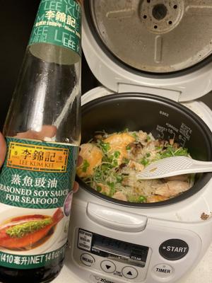 营养满分的香菇三文鱼焖饭（超简单懒人做法）的做法 步骤9