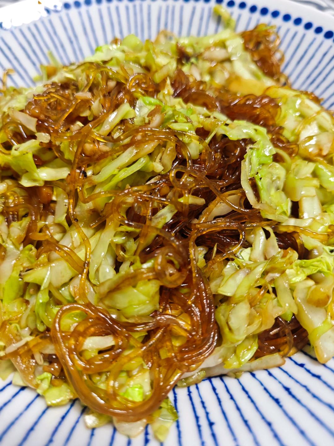 最近爱吃粉丝粉条～包菜炒粉丝