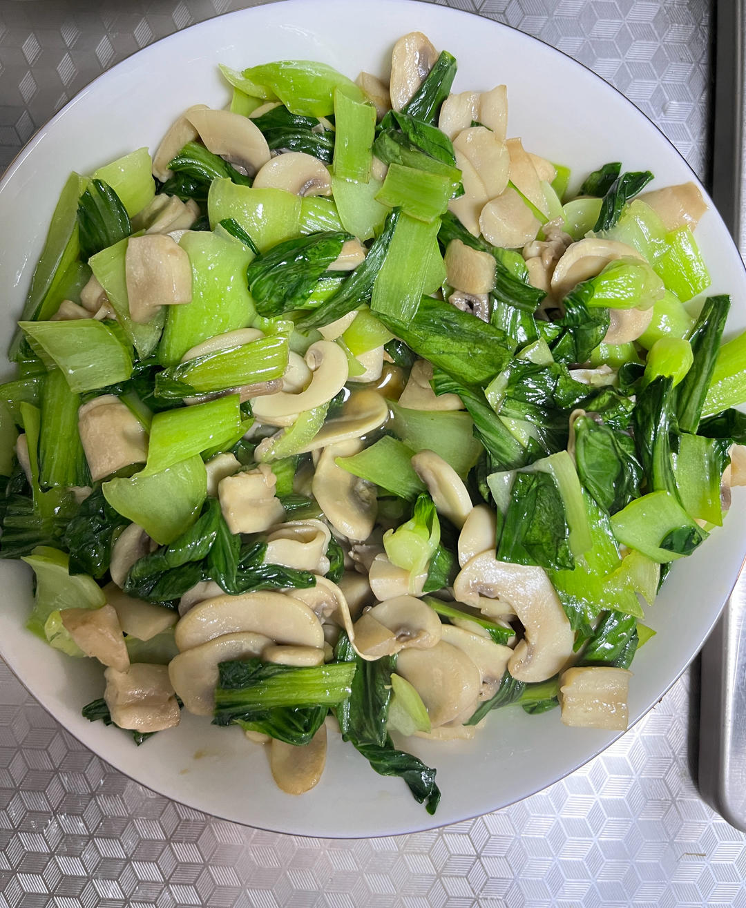 鲜美的口蘑炒青菜