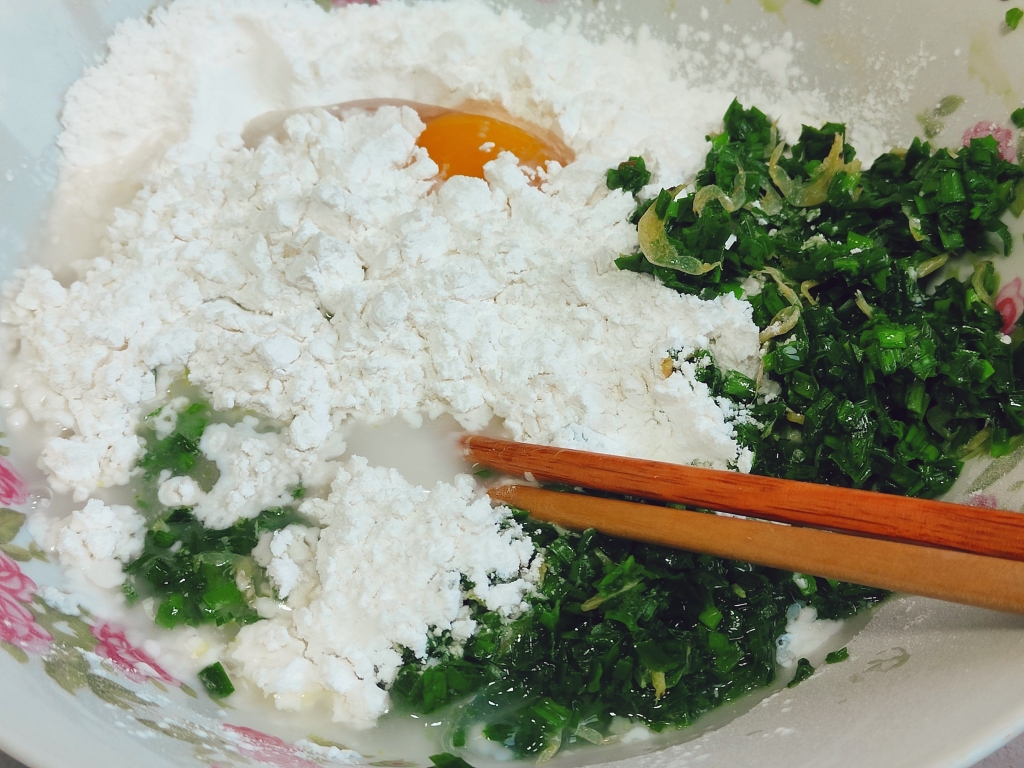 韭菜糯米饼的做法 步骤2