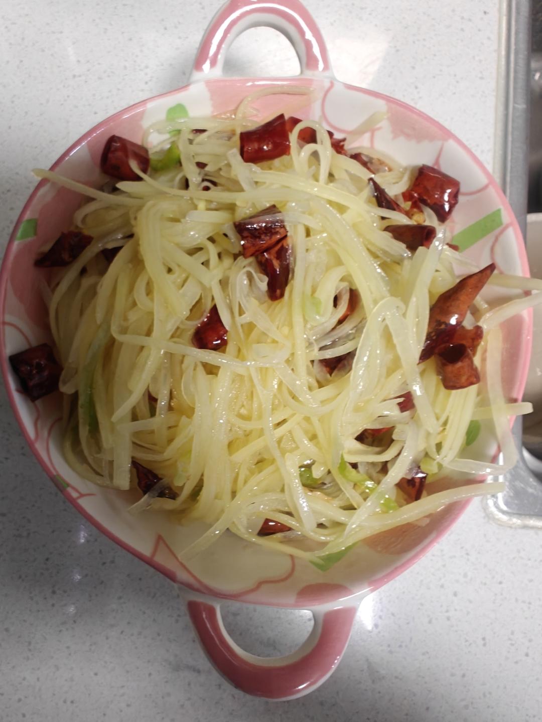酸辣土豆丝的家常做法 超级下饭