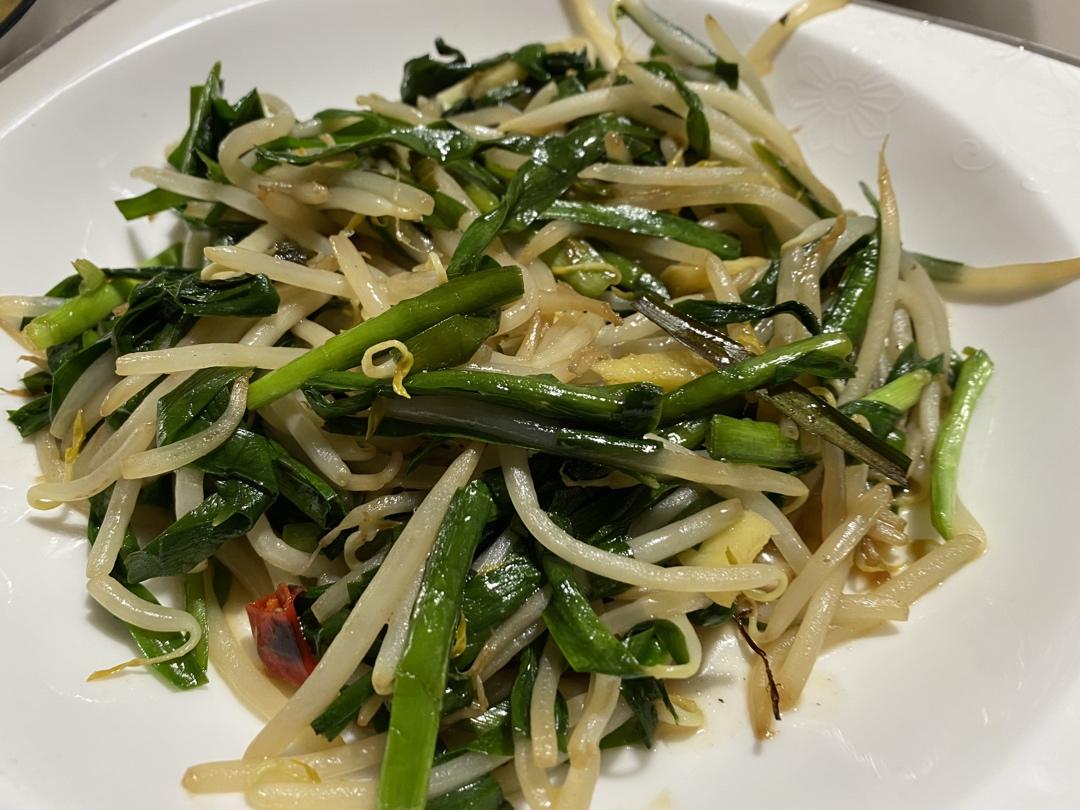 绿豆芽炒韭菜