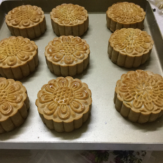 广式月饼—蛋黄莲蓉月饼