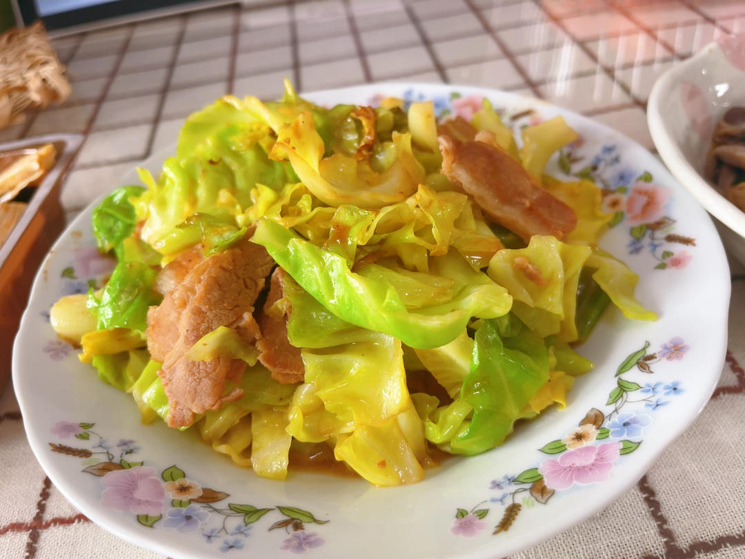 日式味噌五花肉炒卷心菜（超级下饭！好吃到哭！）