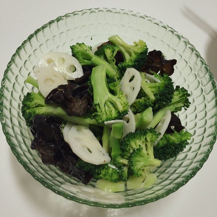 西兰花拌黑木耳