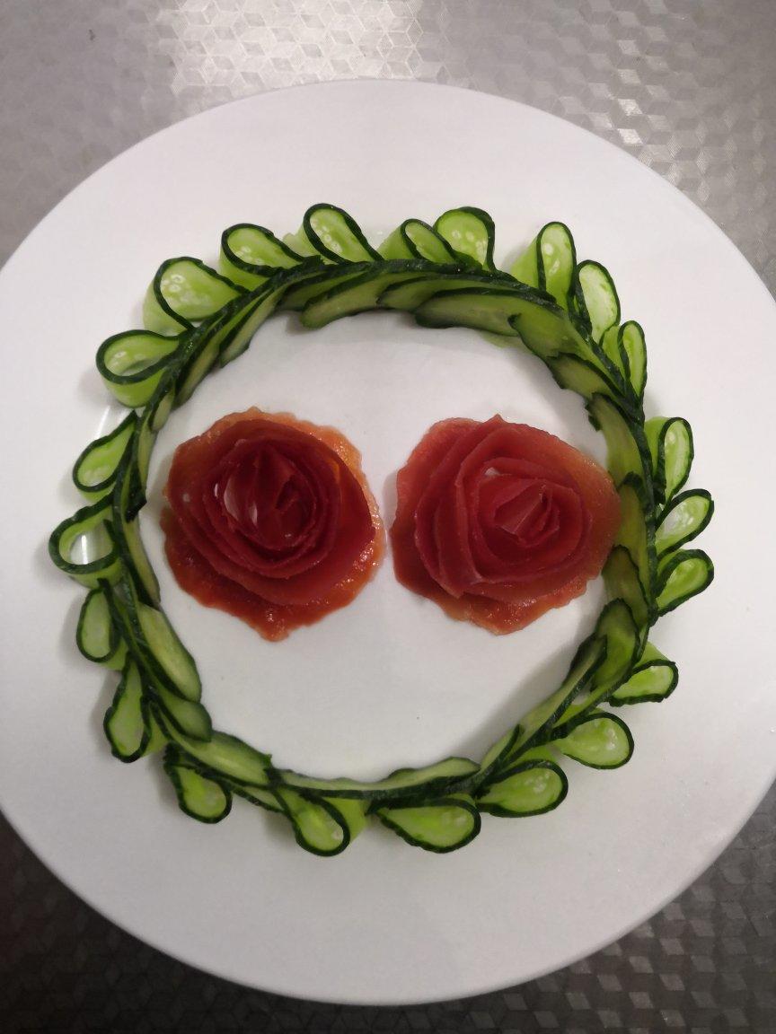 高颜值摆盘西红柿花