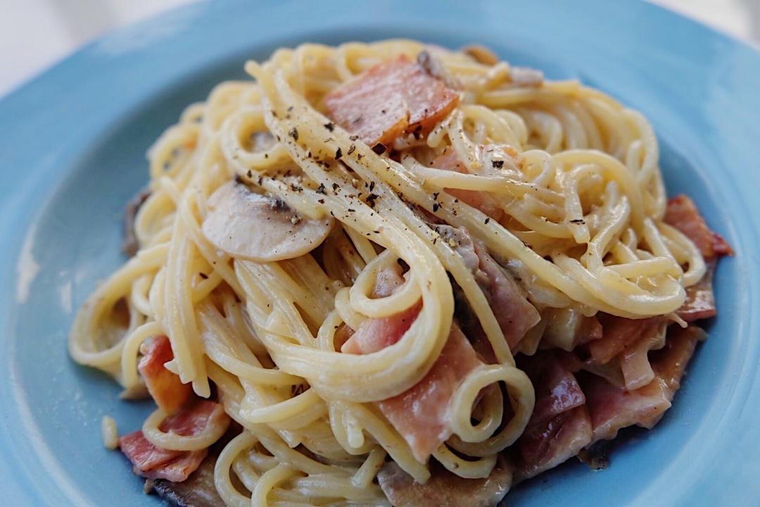 白蘑菇奶油培根意面