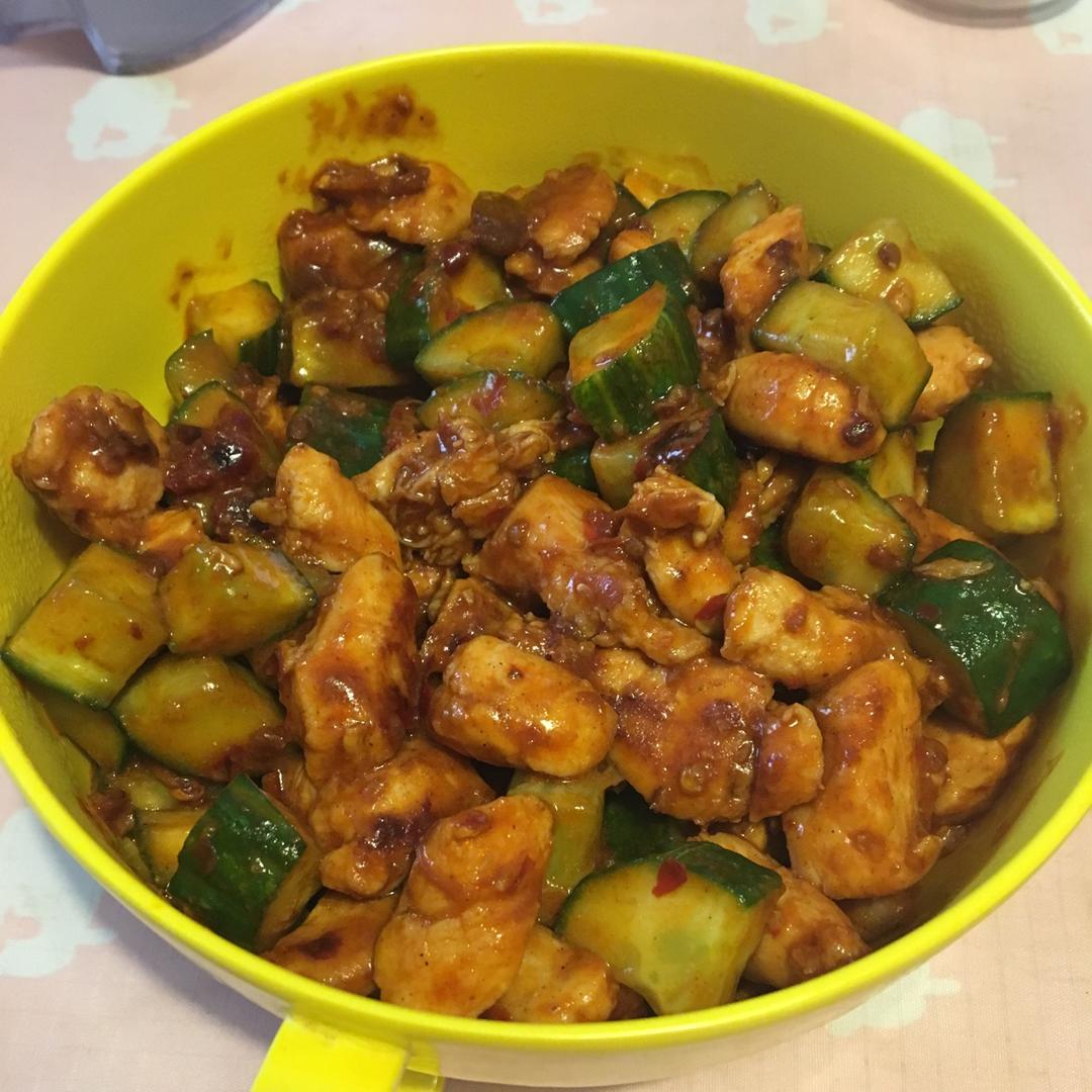超级下饭的辣炒黄瓜鸡丁