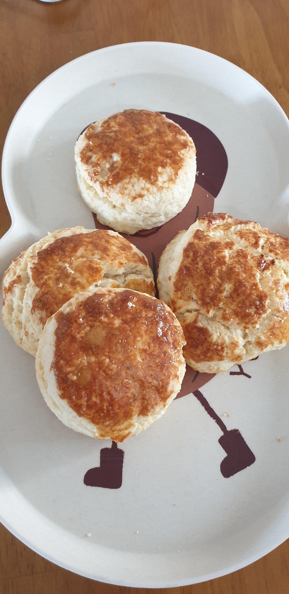 【视频】3分钟 奶油司康Scone(可能是世界上最快手的司康) 消耗淡奶油～