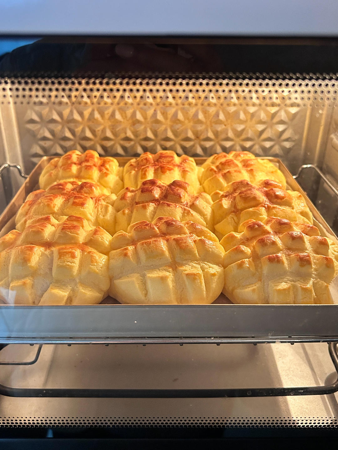 好吃到炸裂的港式菠萝包（附带制作酥皮的小视频）