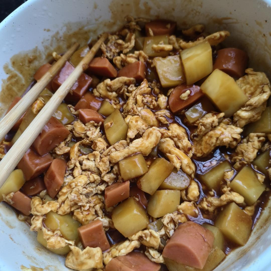 ✅挑战365天晚餐不重样第76天:烤肠鸡蛋土豆烩饭‼️