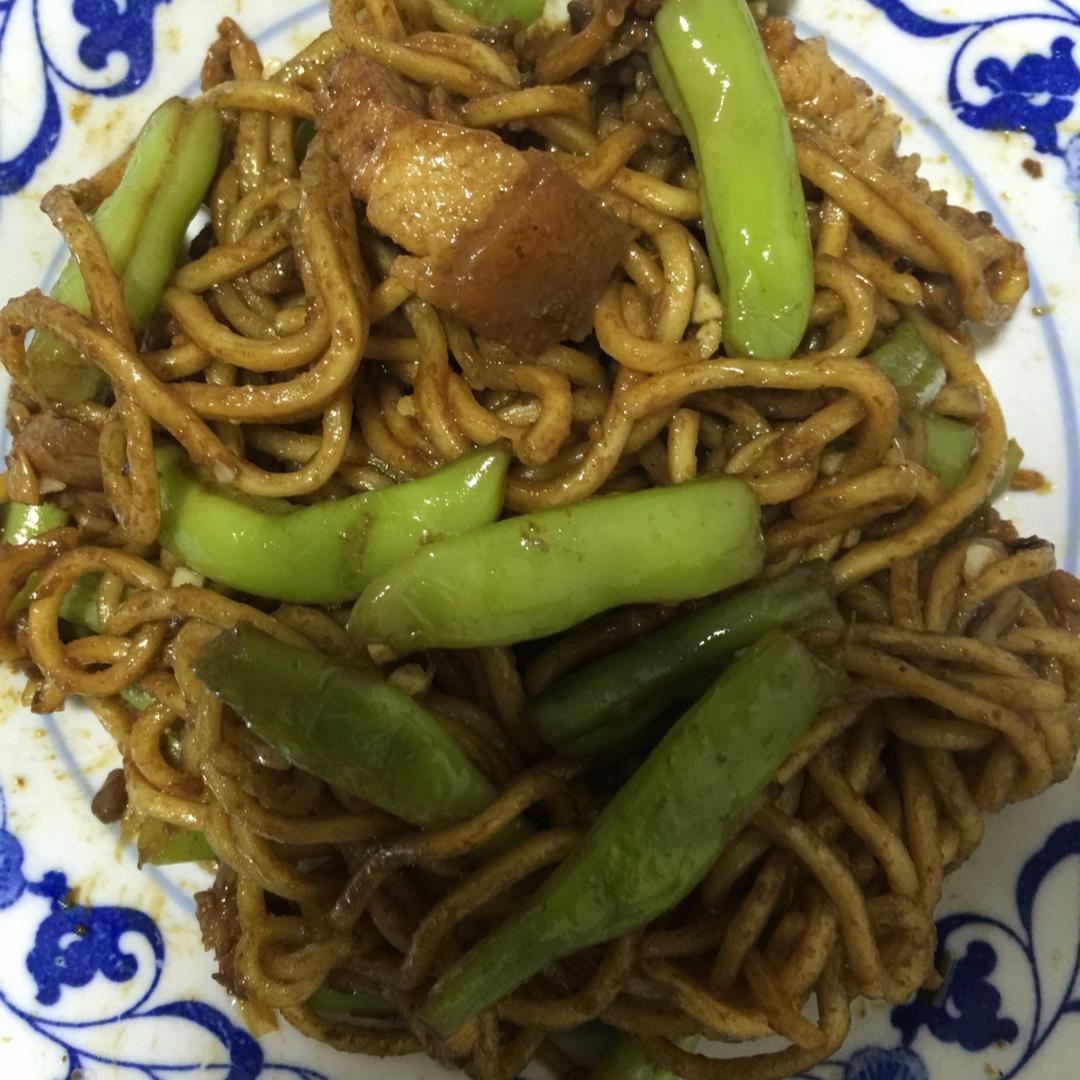 最适合夏天的一锅出--酱香豆角焖面