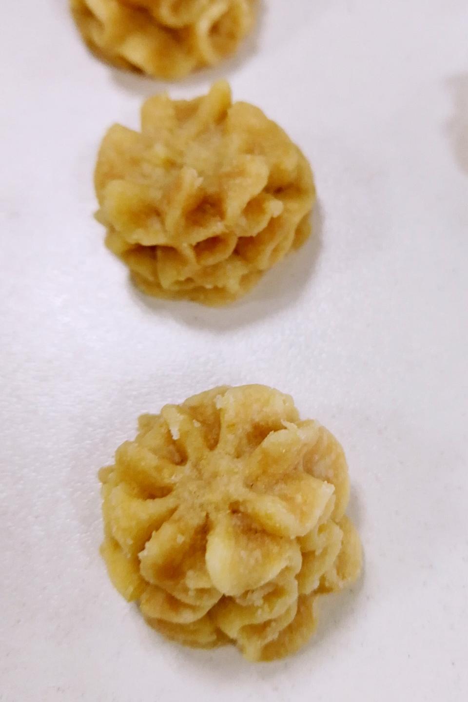 被业界猜了很久的网红牛油小花曲奇配方，酥的掉渣