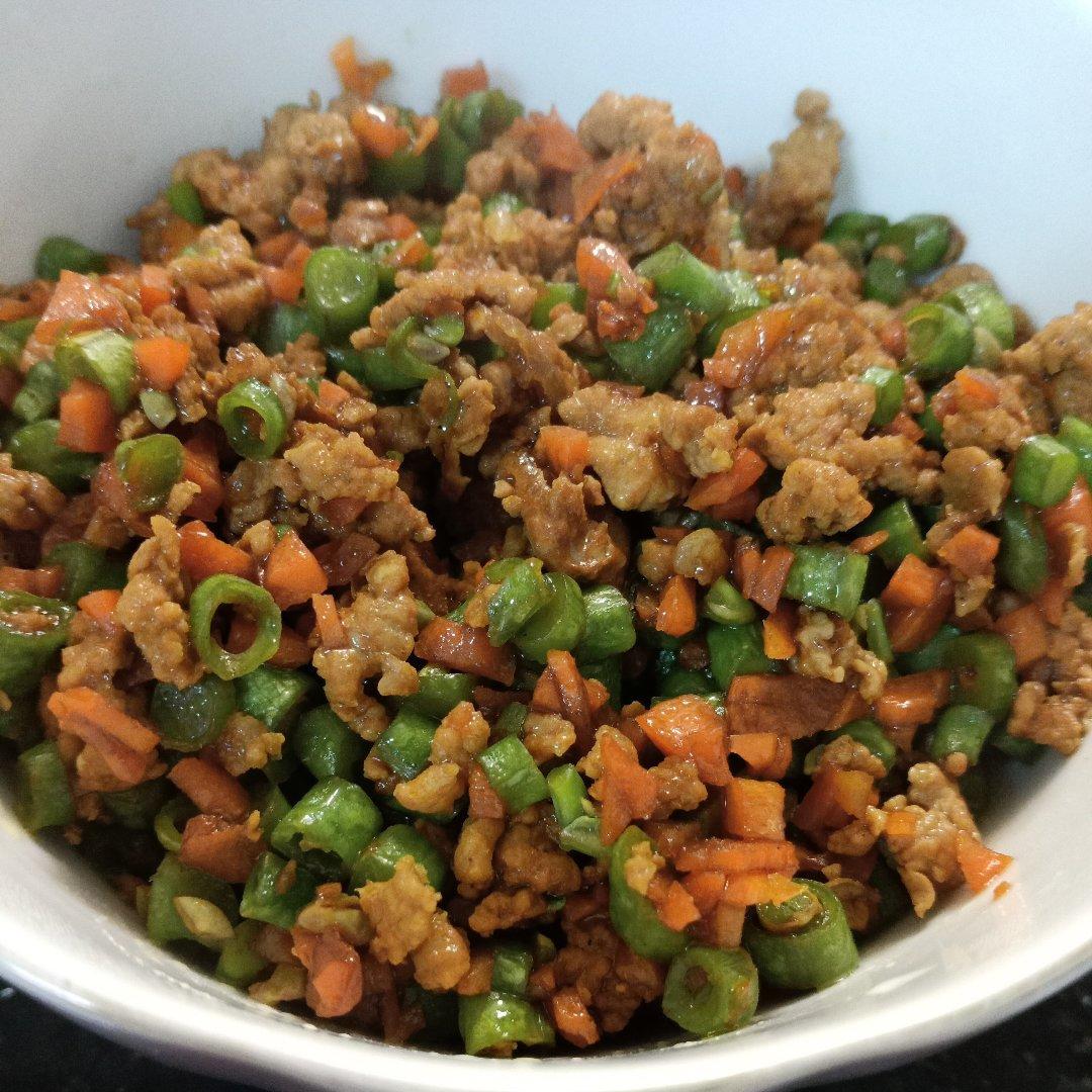 儿子能吃满满一碗饭的肉末豆角