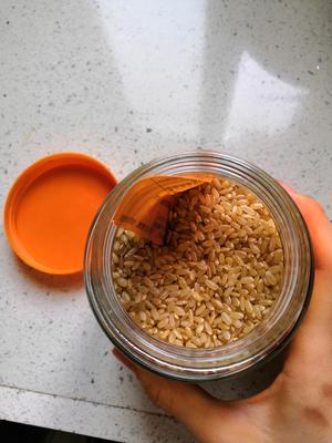 香菇芹菜燕麦糙米粥（素食版）的做法 步骤2