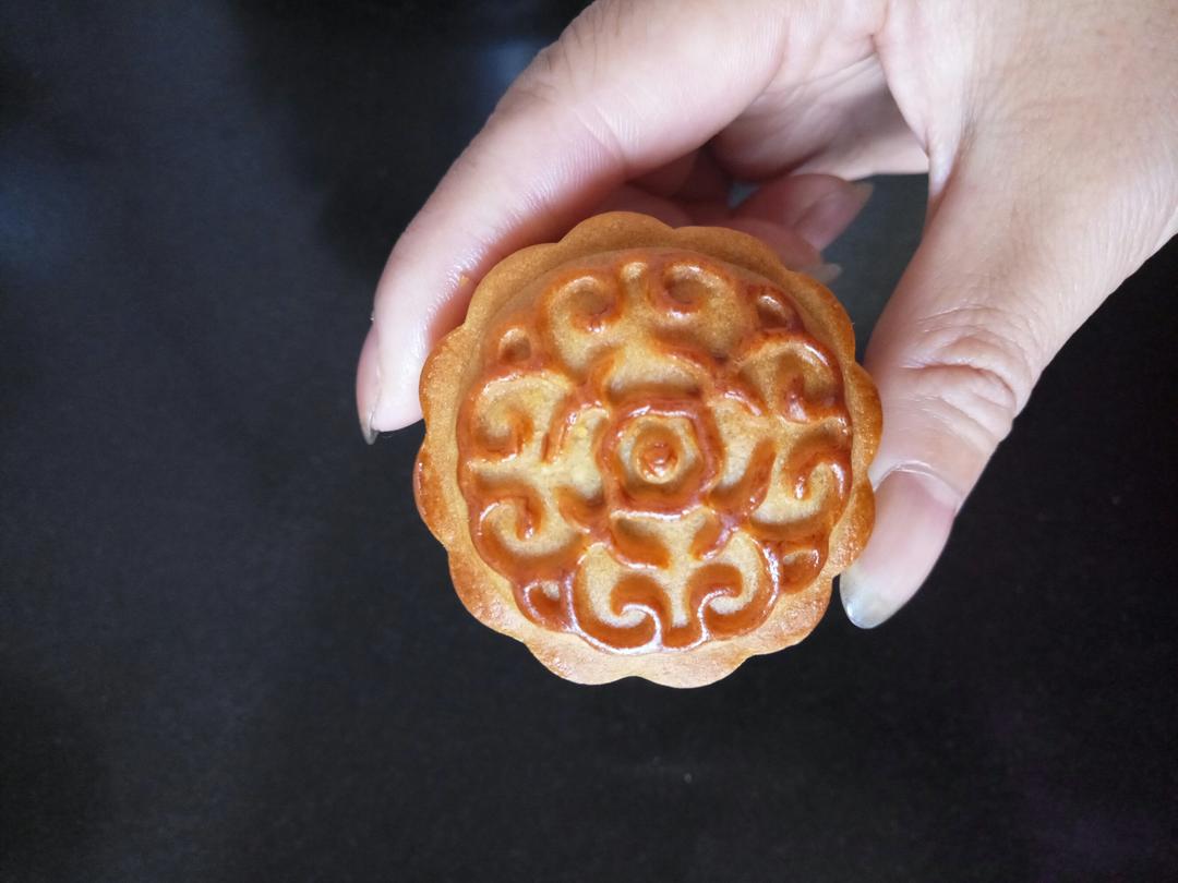 广式月饼—蛋黄莲蓉月饼