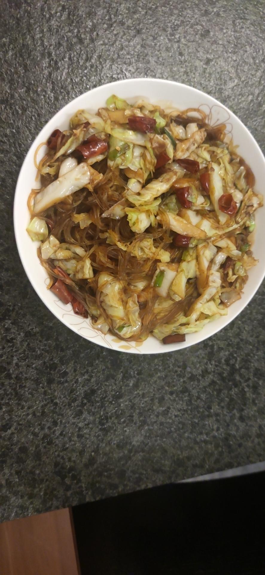 最近爱吃粉丝粉条～包菜炒粉丝