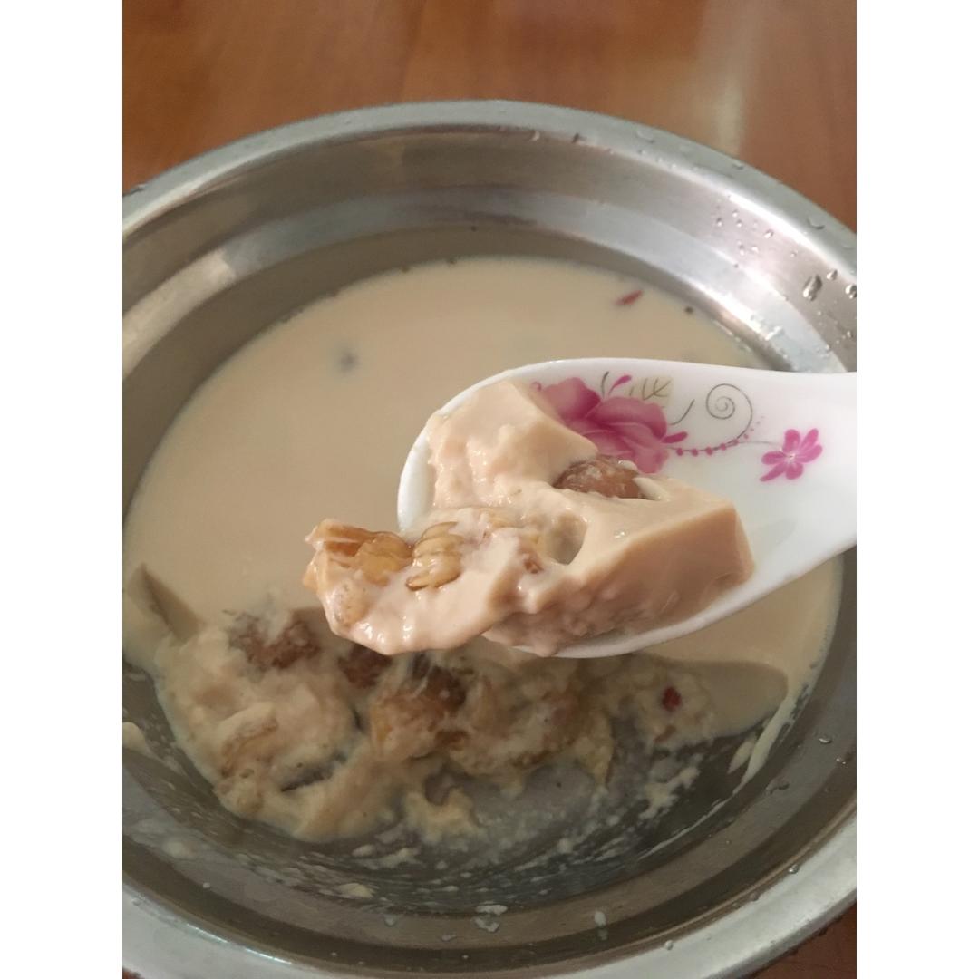 花胶炖红枣牛奶