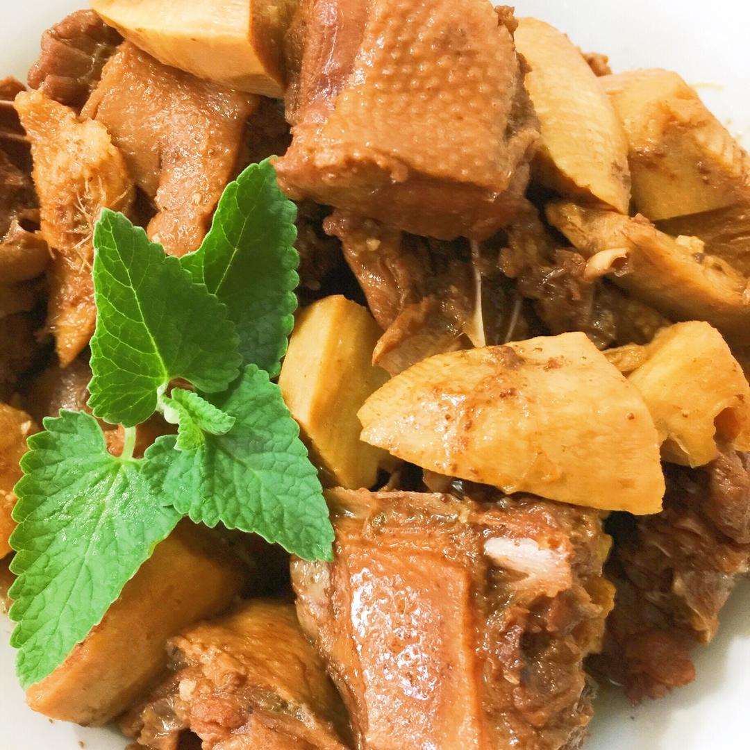 小奔驰的毛妈厨房做的老鸭炖春笋