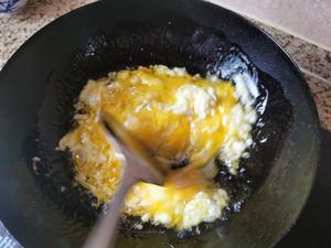 一次就会韭菜鸡蛋馅的素饺子的做法 步骤3