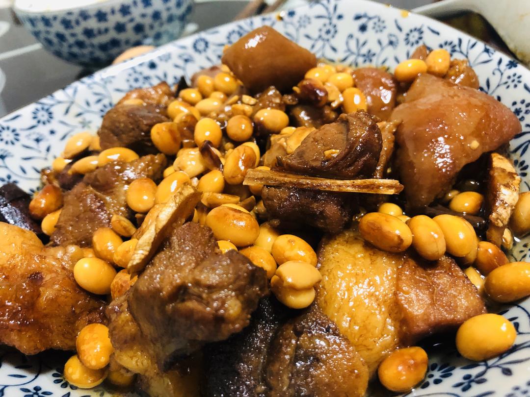 黄豆焖猪脚的做法