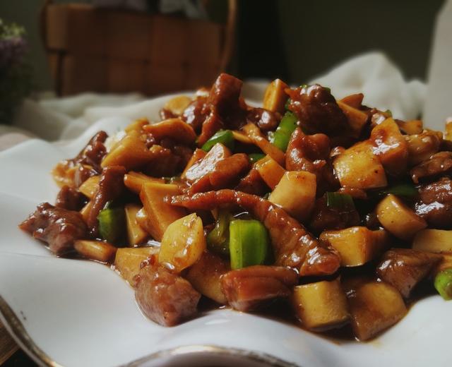 杏鲍菇炒牛肉粒的做法