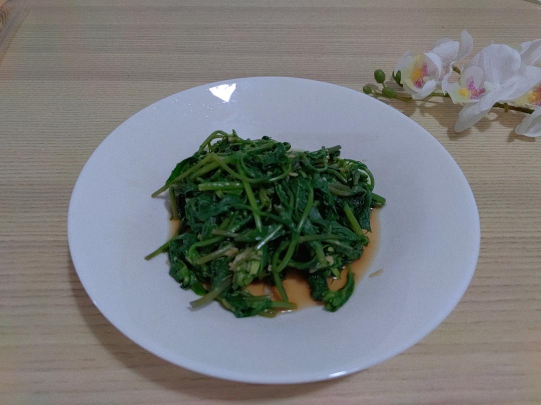 凉拌二月兰