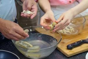 日式海鲜盖饭的做法 步骤3
