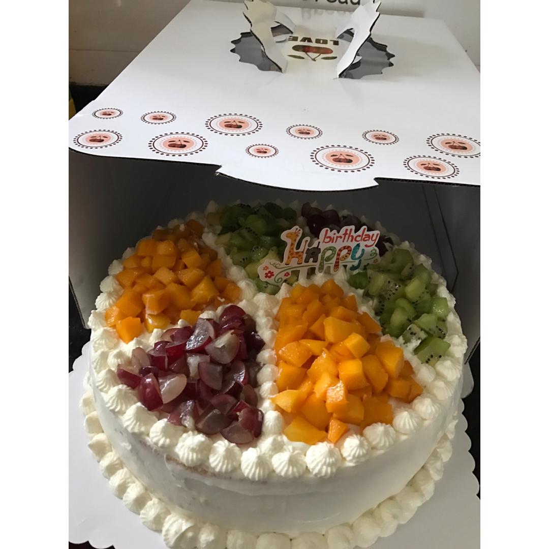 简单奶油裱花水果蛋糕