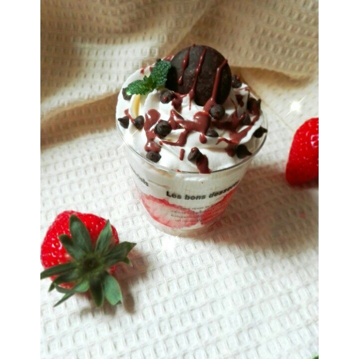 自家制草莓奶油杯