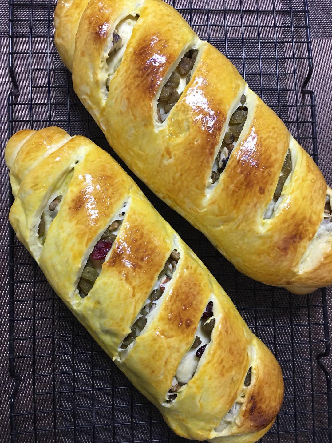 风靡代购店的新疆果仁大列巴