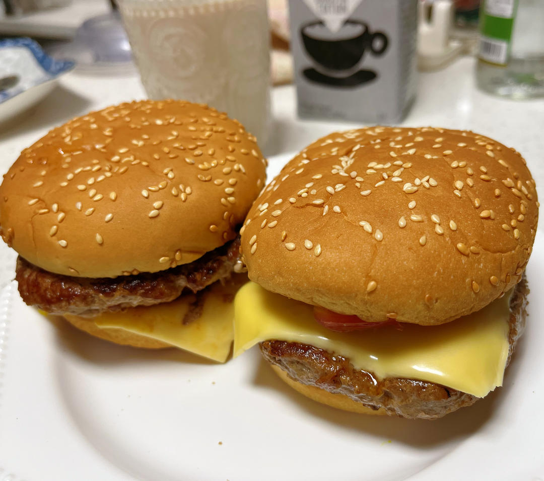 牛肉汉堡 煎出香嫩多汁的牛肉饼