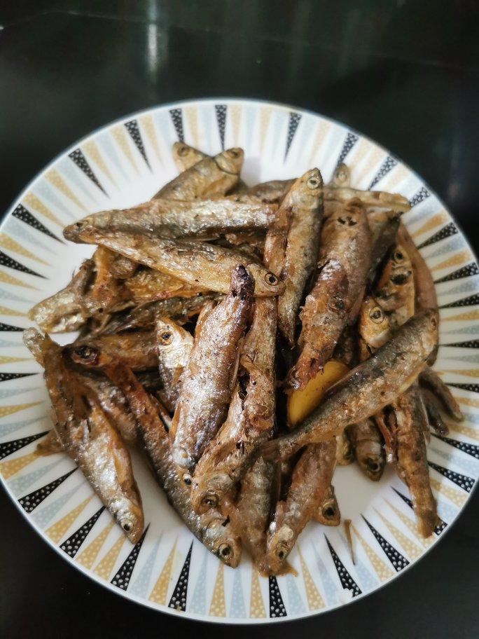 香辣小鱼干