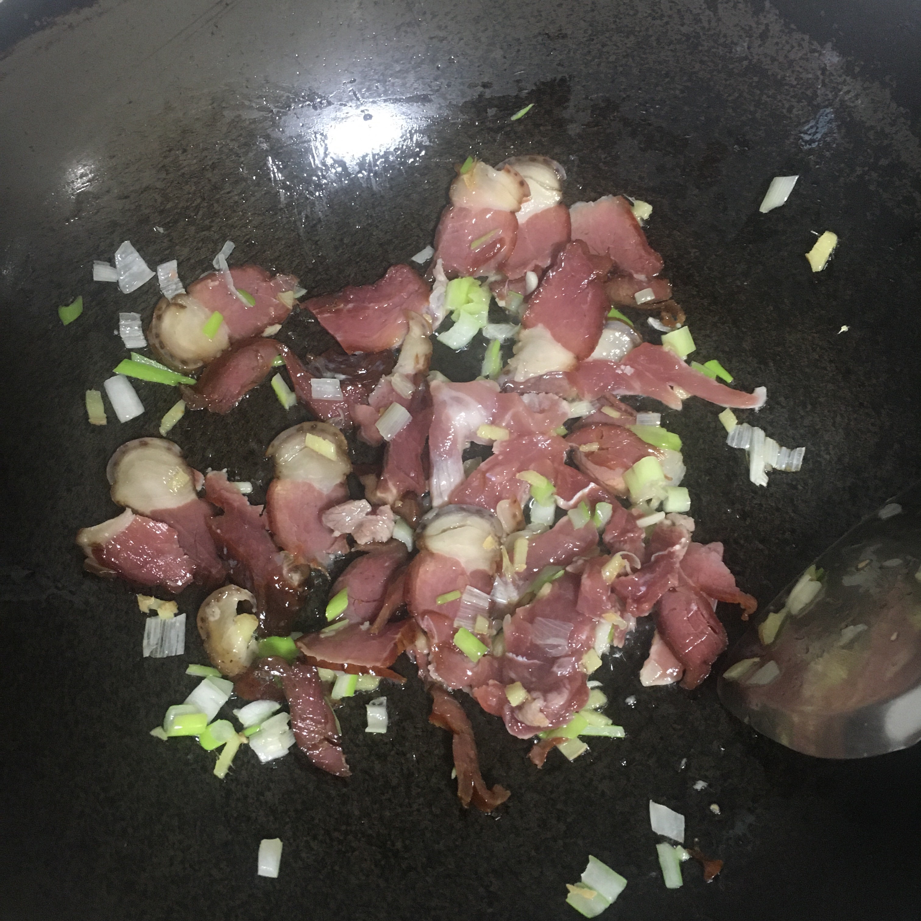 芦笋炒腊肉的做法 步骤8