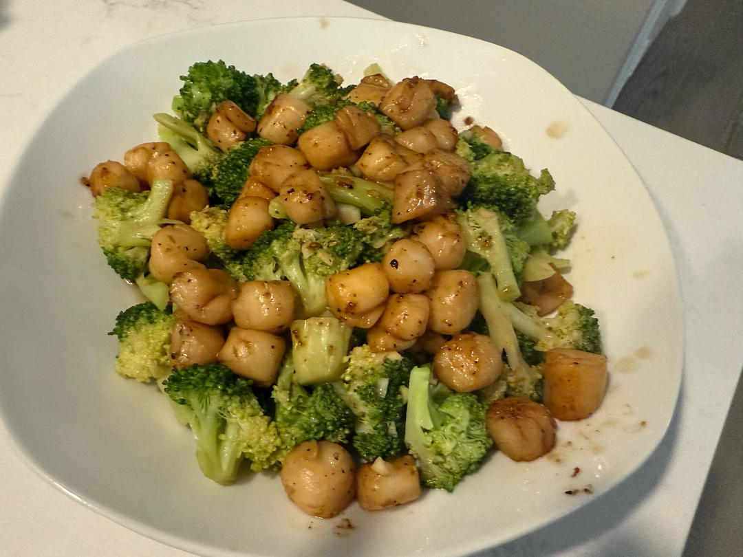 年夜饭菜单--蒜蓉西兰花炒带子，颜值高，味道好，营养满分