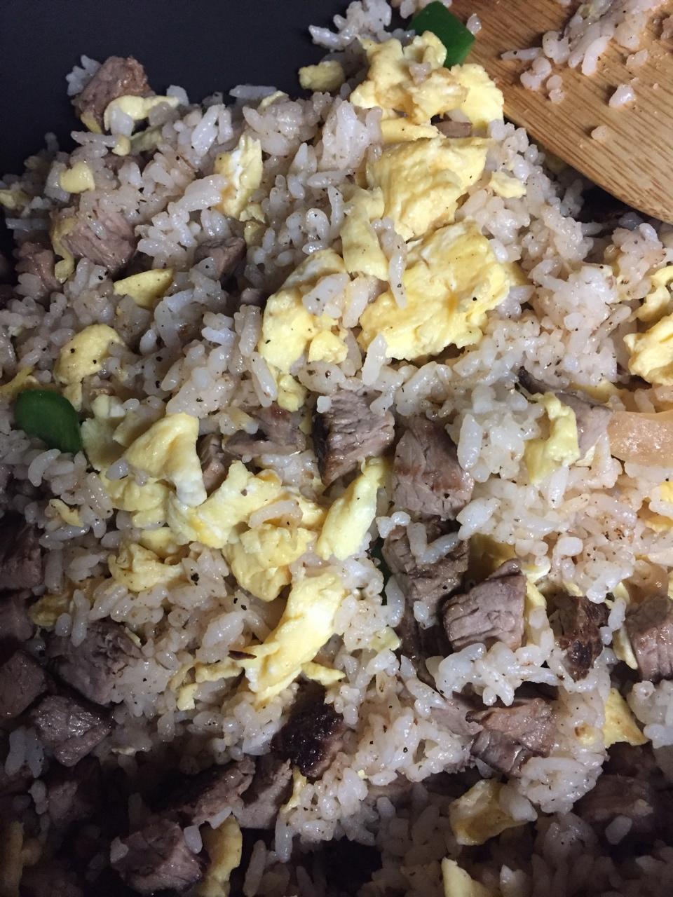 大希地牛排炒饭