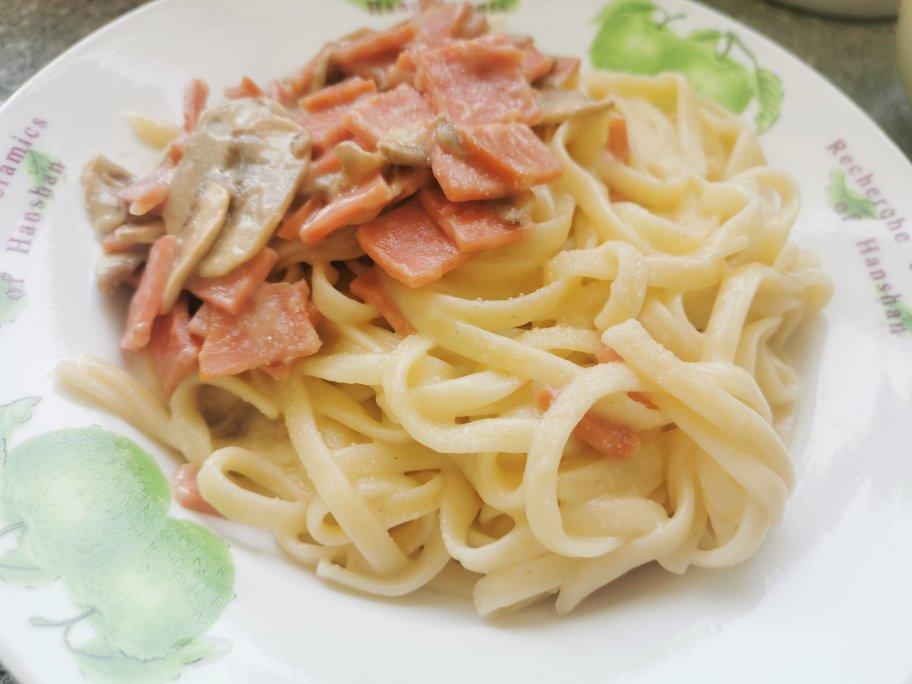 奶油培根意大利面