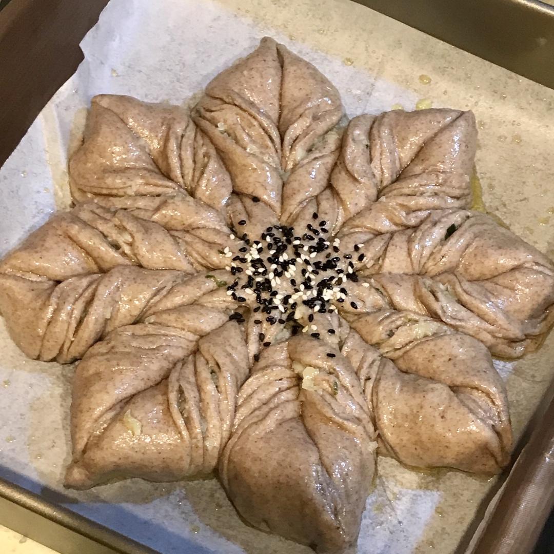 【小高姐】蒜香浓郁 造型优美 不用揉出手膜的面包