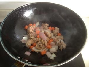 软糯的土豆咖喱鸡饭的做法 步骤3