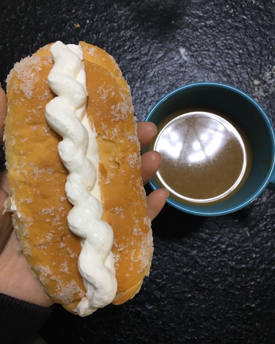奶油夹心椰蓉面包